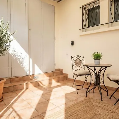 2 Maisons Reunies De Plain-pied 6 Hypercentre Et A 300 M De La Accueil Humain *