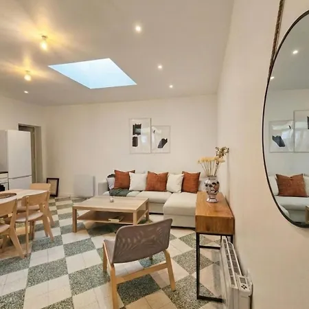 Villa 2 Maisons Reunies De Plain-pied 6 Hypercentre Et A 300 M De La Accueil Humain *