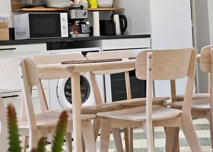 Villa 2 Maisons Reunies De Plain-pied 6 Hypercentre Et A 300 M De La Accueil Humain *