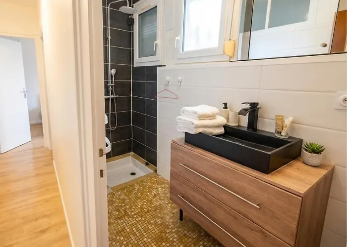 2 Maisons Reunies De Plain-pied 6 Hypercentre Et A 300 M De La Accueil Humain Royan