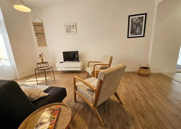 2 Maisons Reunies De Plain-pied 6 Hypercentre Et A 300 M De La Accueil Humain Royan