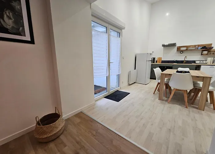 2 Maisons Reunies De Plain-pied 6 Hypercentre Et A 300 M De La Accueil Humain