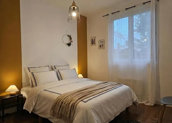 2 Maisons Reunies De Plain-pied 6 Hypercentre Et A 300 M De La Accueil Humain * Руаян